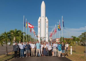 Séminaire REVA, devant la maquette Ariane 5